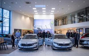 Škoda auto dīleris Verte Auto piegādā Mapri Būve vēl astoņas Škoda automašīnas